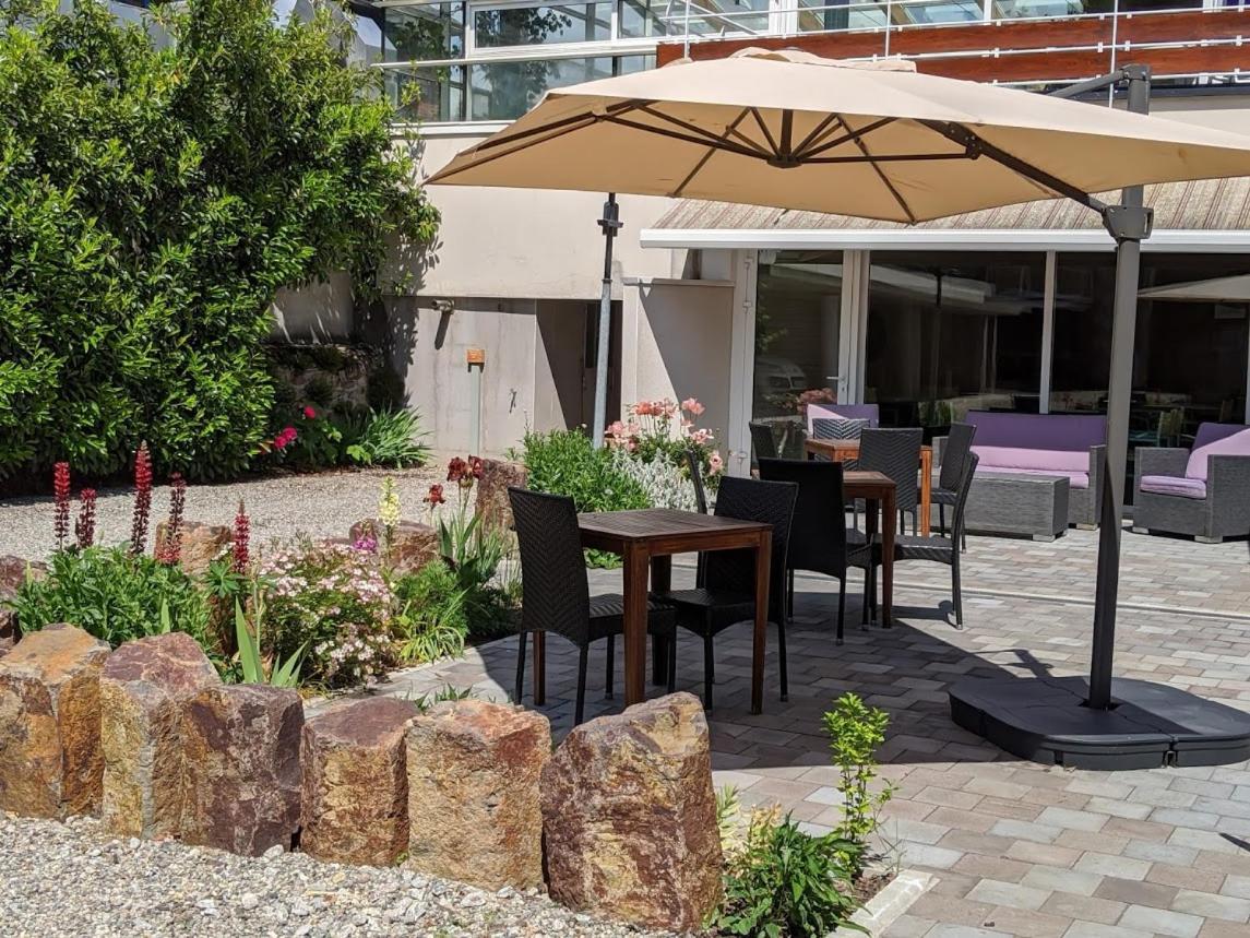 לה בורבול Logis Hotel Regina מראה חיצוני תמונה