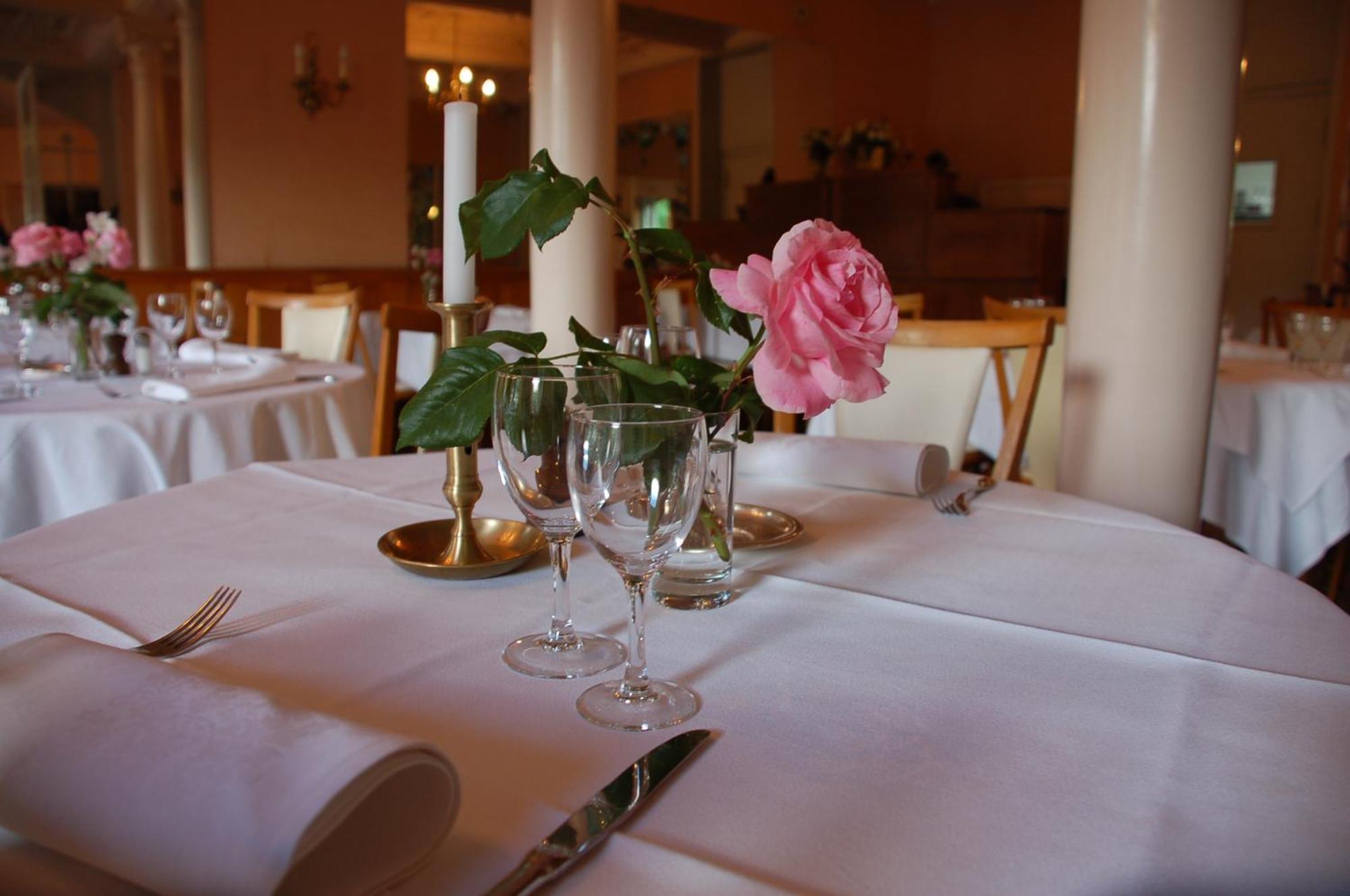 לה בורבול Logis Hotel Regina מראה חיצוני תמונה