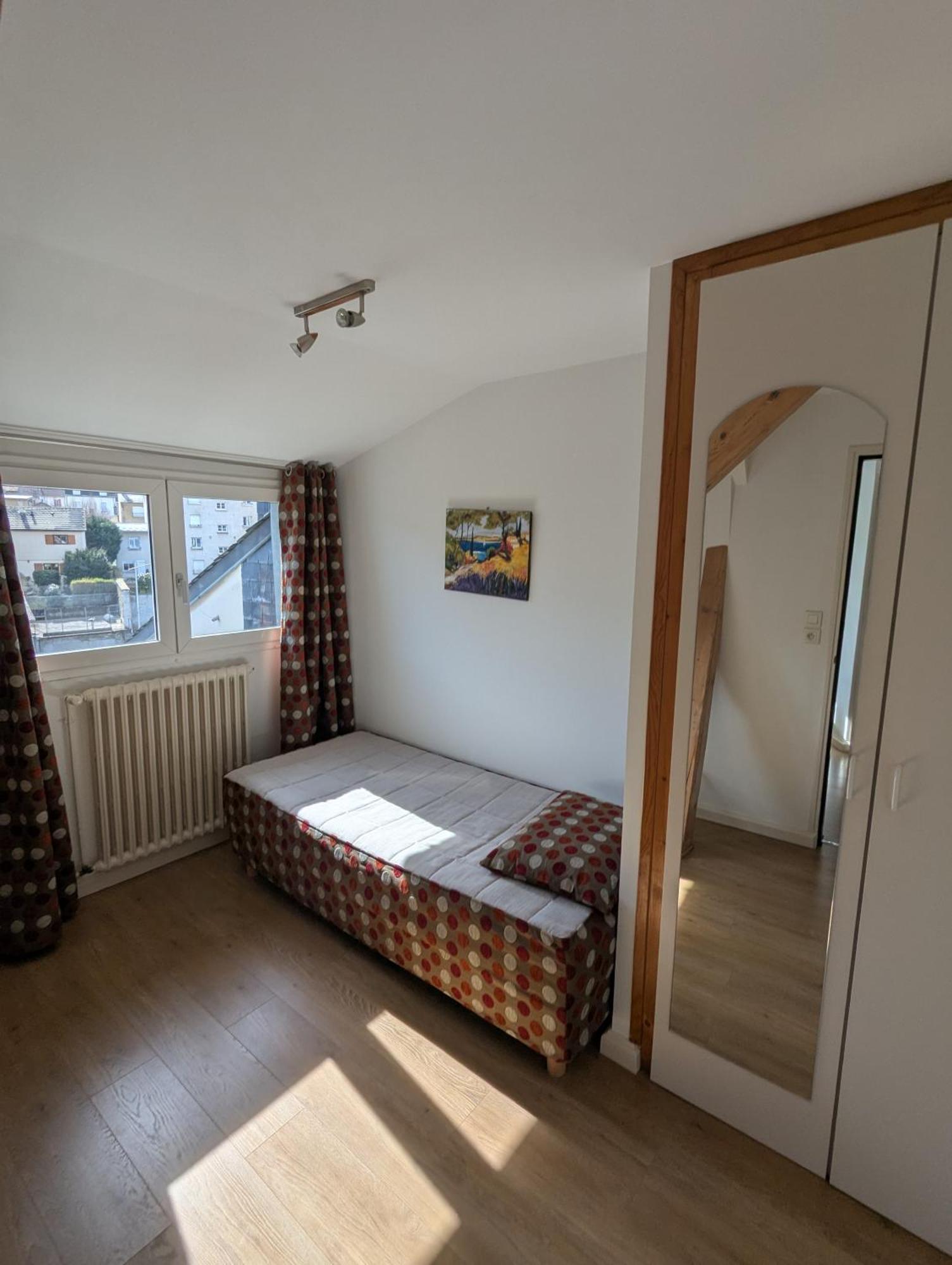 לה בורבול Logis Hotel Regina מראה חיצוני תמונה