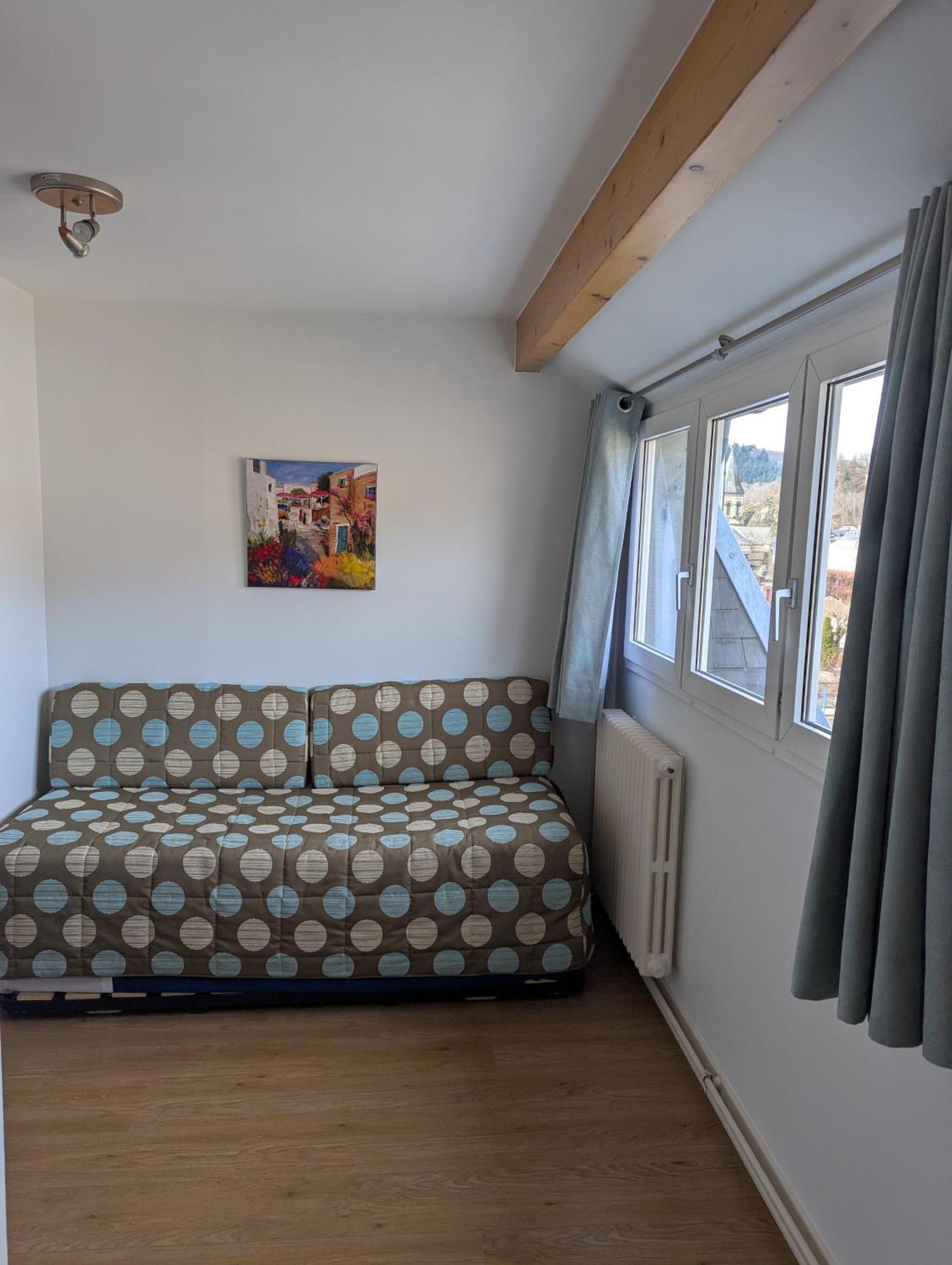 לה בורבול Logis Hotel Regina מראה חיצוני תמונה