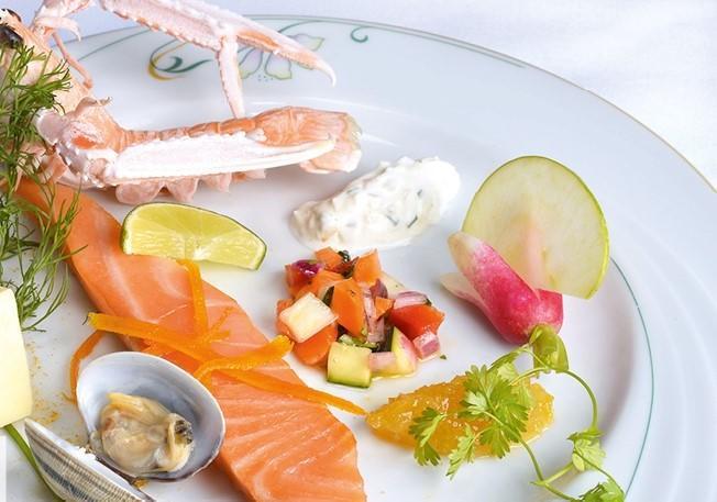 לה בורבול Logis Hotel Regina מראה חיצוני תמונה