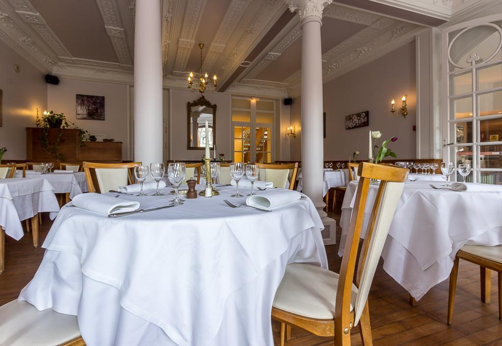 לה בורבול Logis Hotel Regina מראה חיצוני תמונה